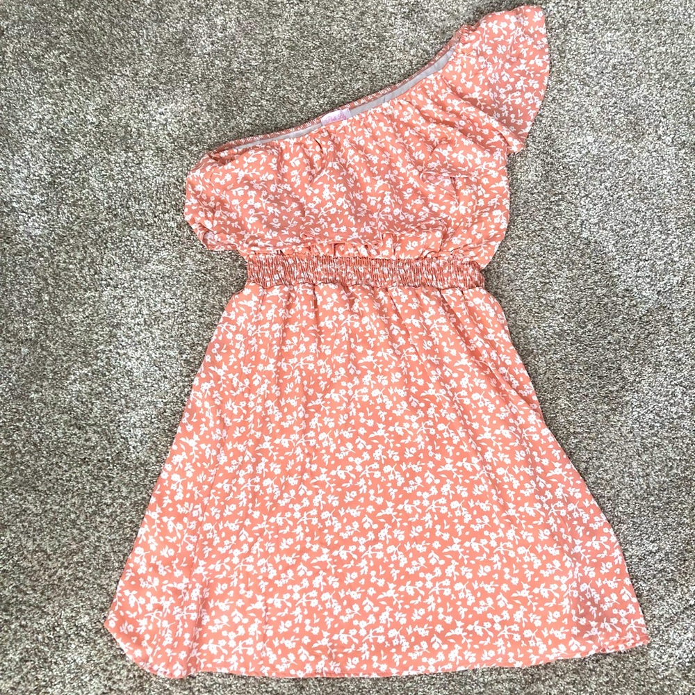 Super cute PINK LILY one shoulder dress!